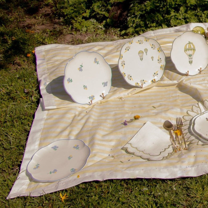Meadow Flora Scalloped Ceramic Dinner Plates – Set of 4 (+1 Bonus Plate)